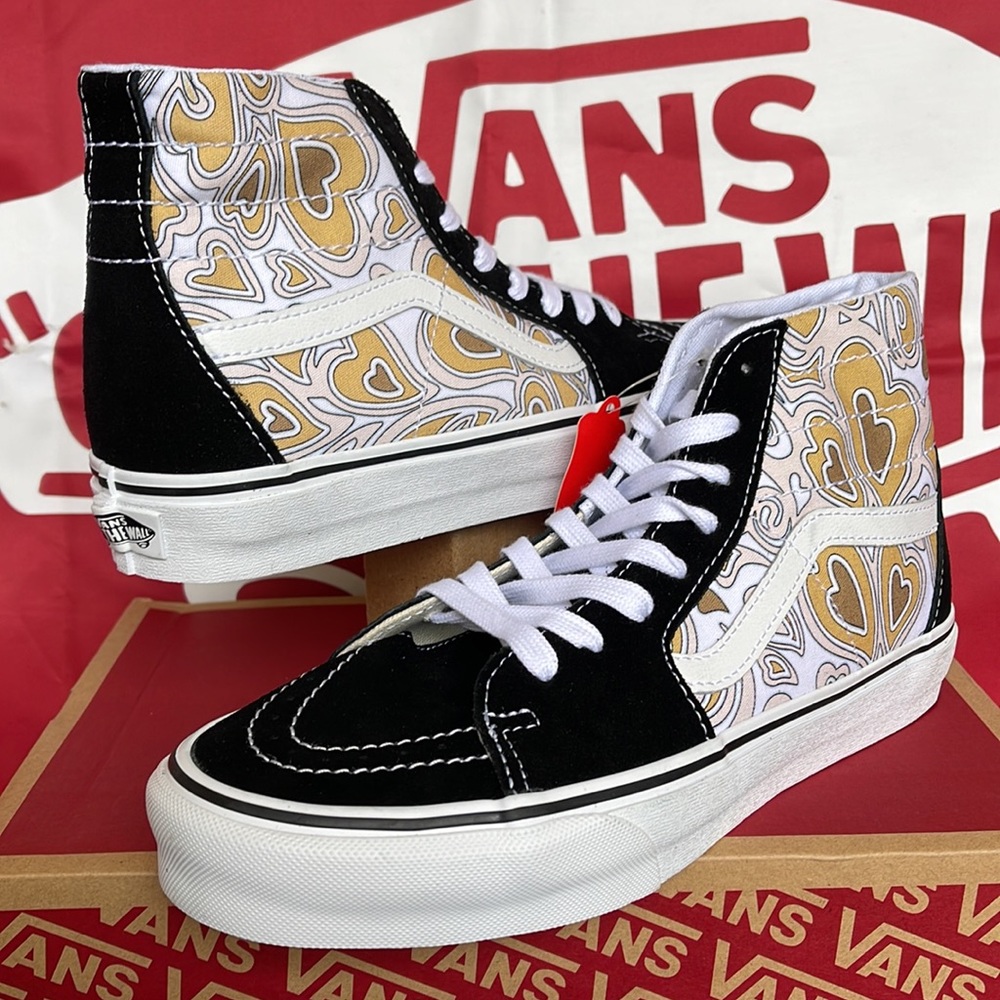 Vans Sk8-Hi Tapered
Trippy Hearts Multi/White
VNOA4U16JBW

WOMEN’S sneakers